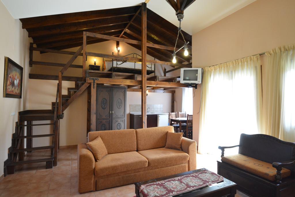 Guesthouse Rodamos 塔克西阿尔希斯 外观 照片